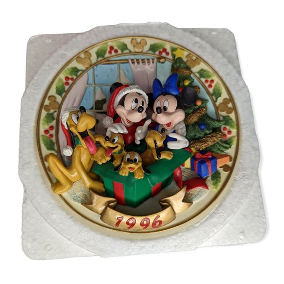 Vintage Enesco 1996 Mickey & Minnie Dated BAS Relief Plate - Picture 1 of 13